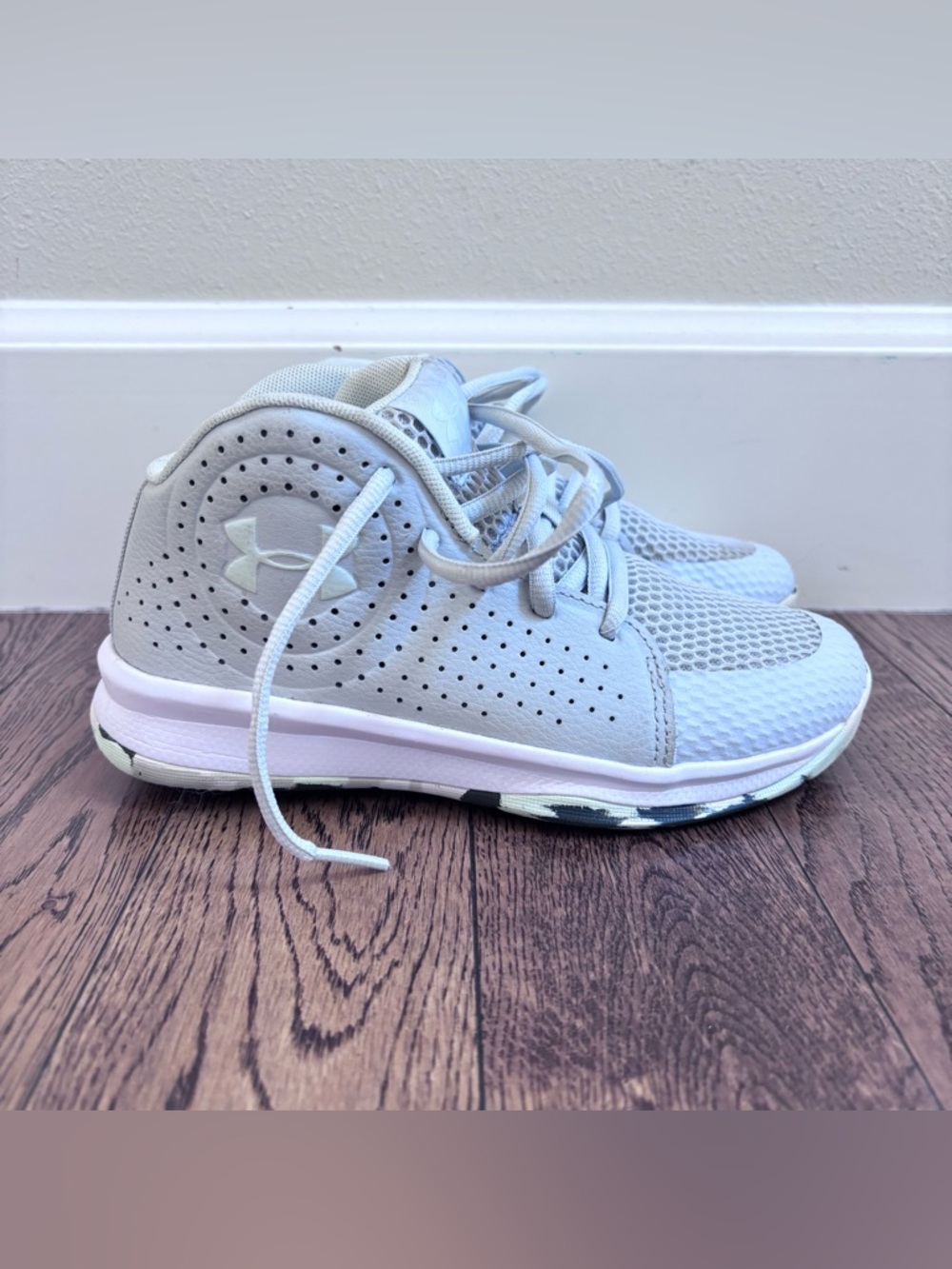 Under Armour Kids' Light Gray/White Basketball Sneakers